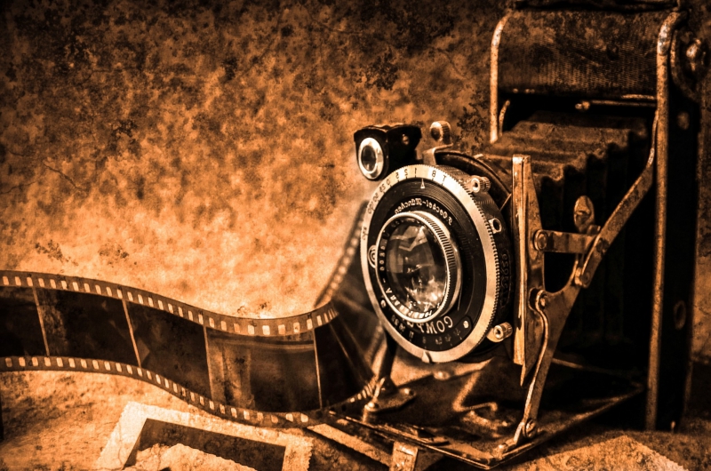 photographe-CASTAGNIERS-min_light-wood-night-camera-photography-vintage-1245236-pxhere.com